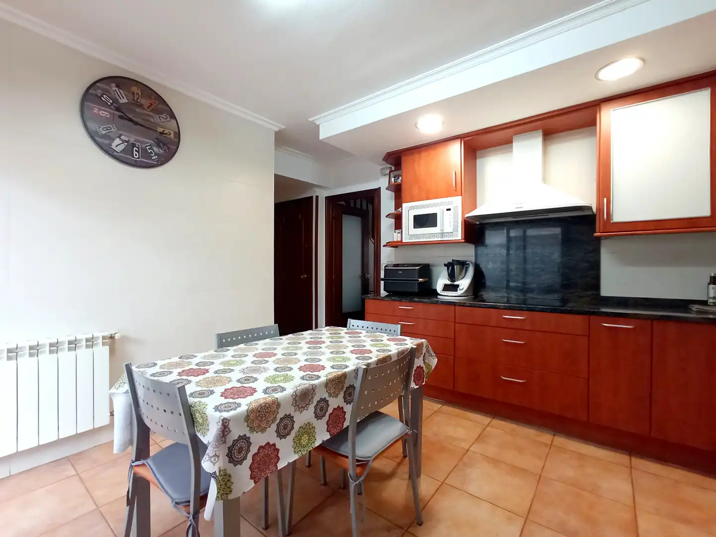 Cocina de Casa adosada en venta en Irun  con Terraza, Trastero y Amueblado
