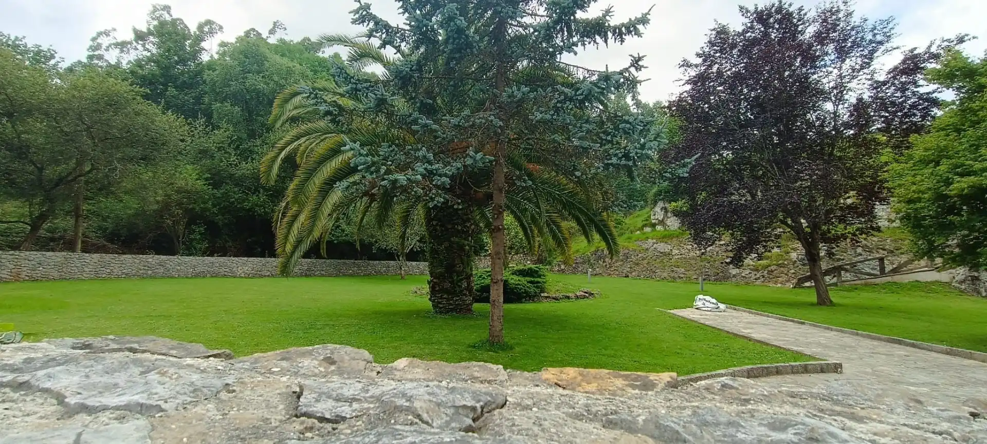 Jardí de Finca rústica en venda en Llanes amb Jardí privat