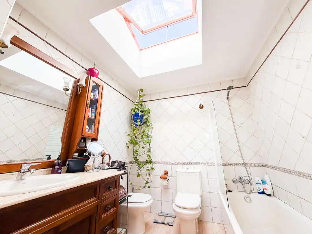 Baño de Piso en venta en Santa Cruz de Bezana con Calefacción, Terraza y Trastero