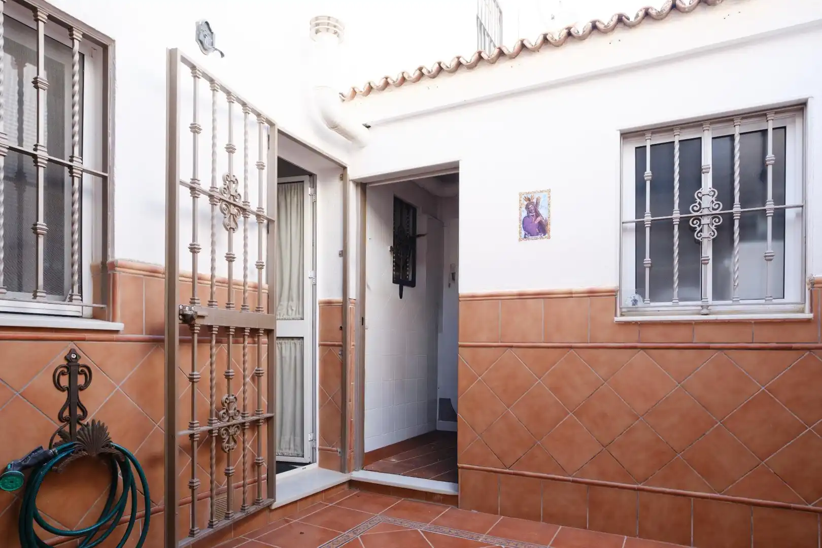 Einfamilien-Reihenhaus zum Verkauf in La Algaba mit Klimaanlage, Heizung und Terrasse