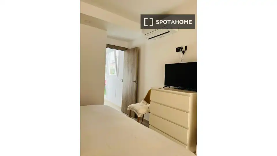 Dormitori de Apartament per a compartir en Alicante / Alacant amb Aire condicionat, Terrassa i Moblat