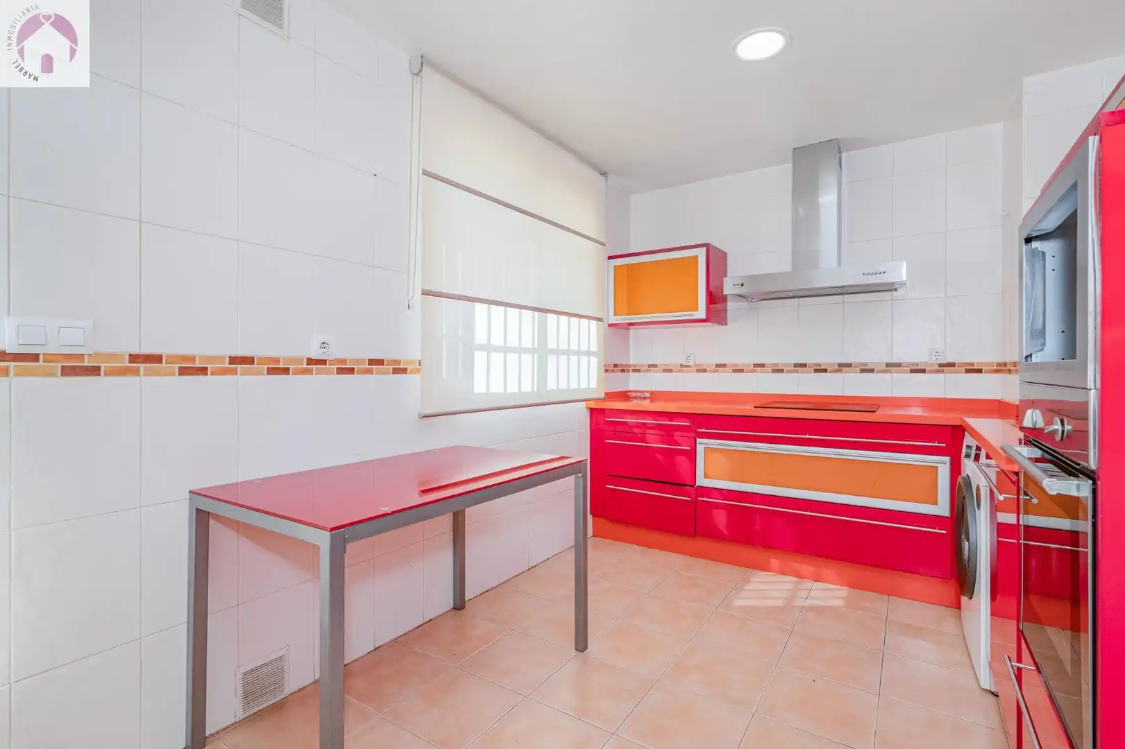 Casa aparellada amb terrassa en venda a Jun, imagen 8