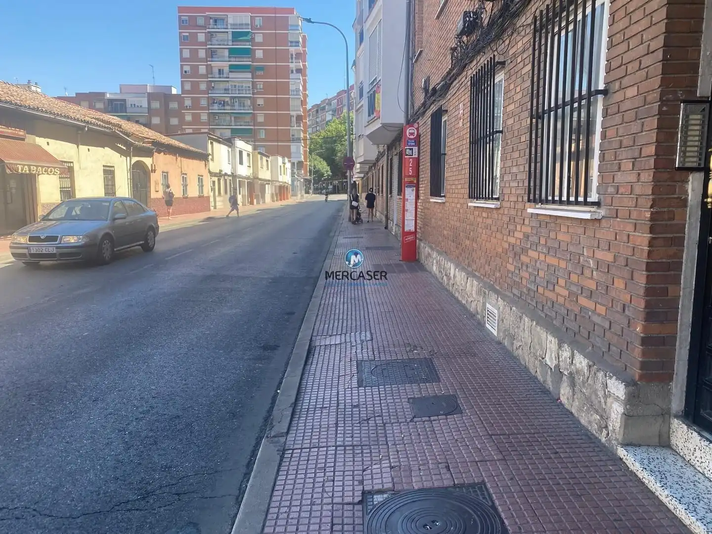 Local comercial de lloguer a Plaza de Luis de Antezana, imagen 3