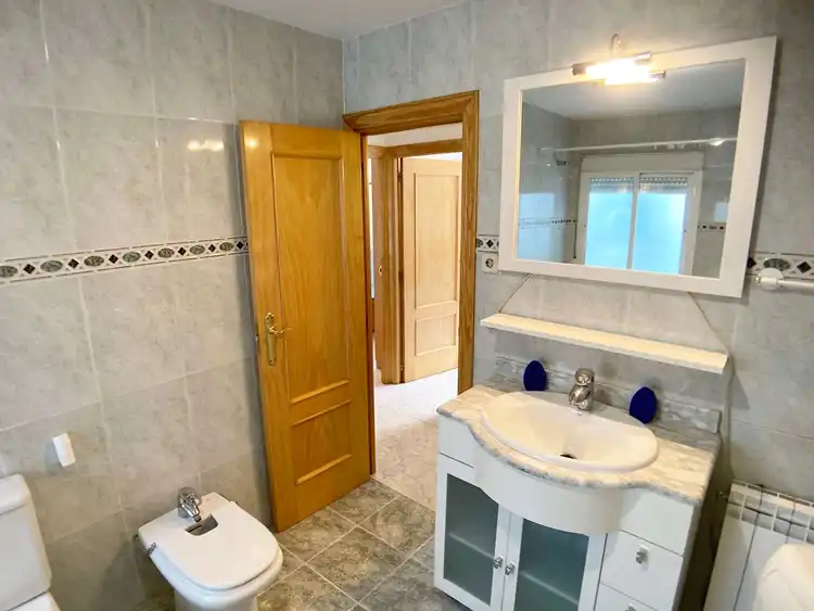 Bathroom of Flat for sale in Madrid  with Heating, Terrace and Oven