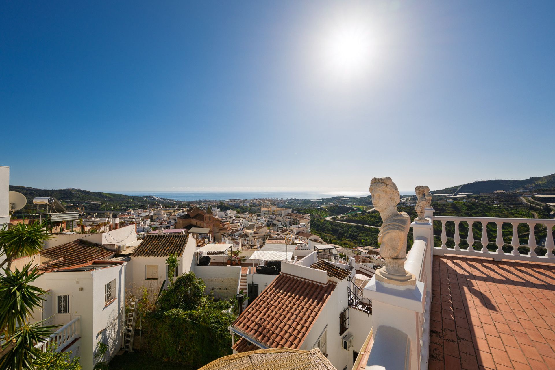 Vista exterior de Casa adosada en venda en Torrox amb Aire condicionat, Jardí privat i Terrassa