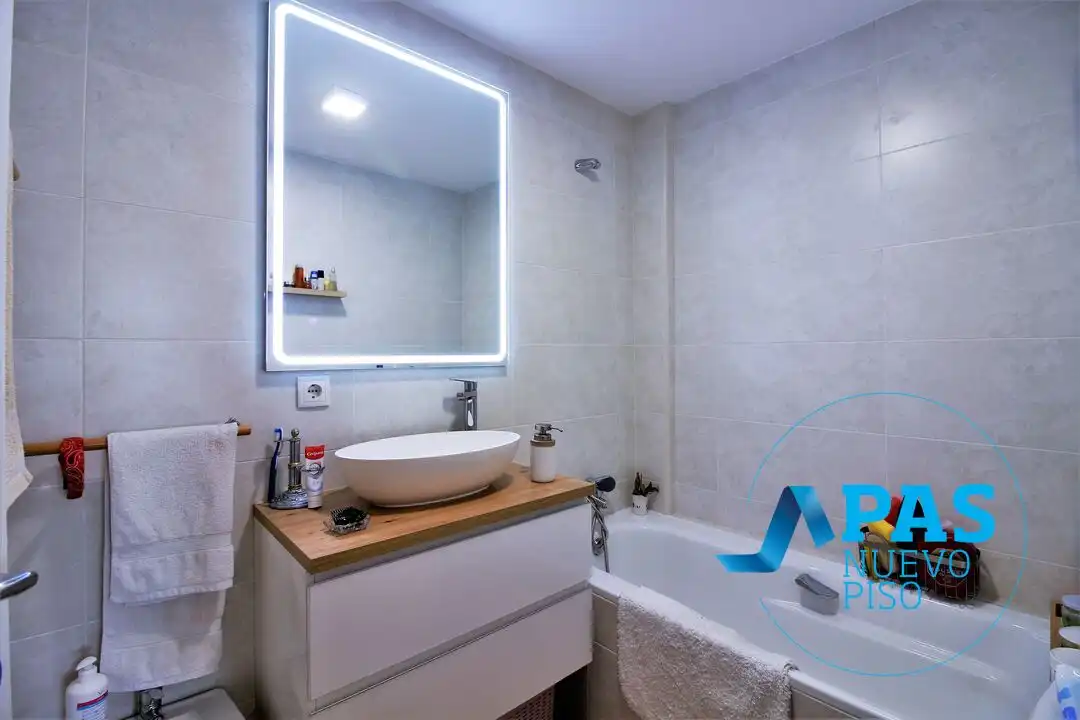Bathroom of Flat for sale in Santander  with Heating, Private garden and Storage room