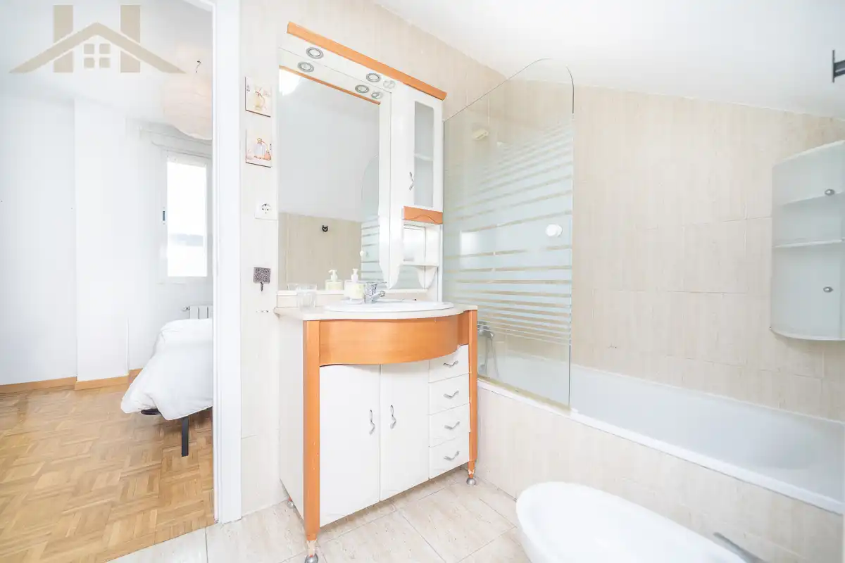 Bathroom of Duplexes for sale in Alpedrete  with Heating, Terrace and Community pool