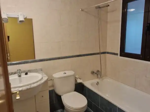 Badezimmer von Wohnung zum Verkauf in Las Rozas de Madrid mit Klimaanlage, Terrasse und Schwimmbad
