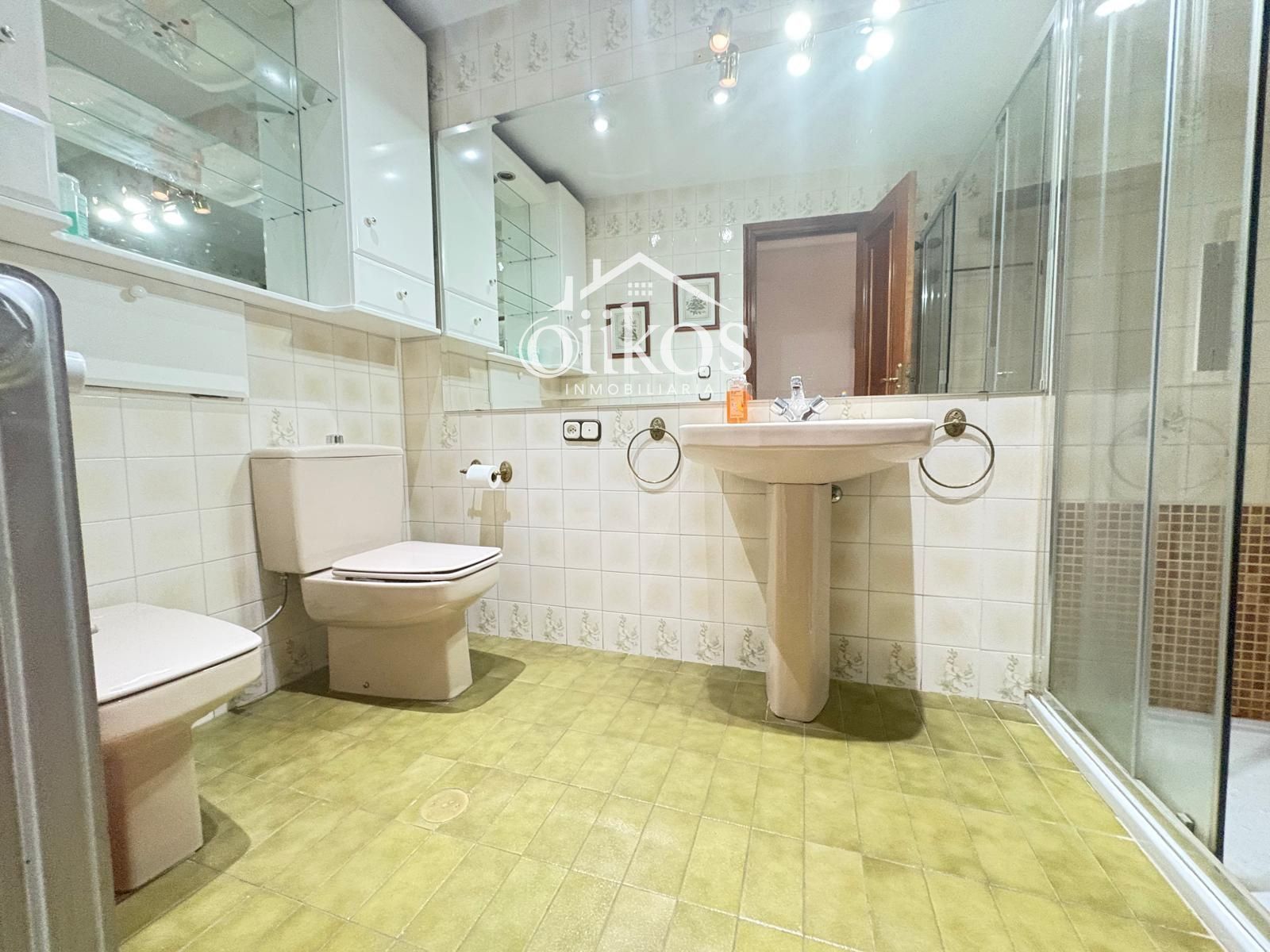Bathroom of Flat for sale in Salamanca Capital  with Heating and Parquet flooring