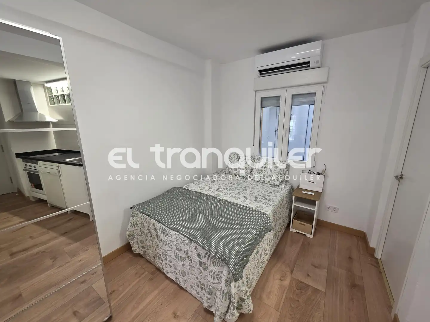 Schlafzimmer von Wohnung zur Miete in Madrid mit Klimaanlage, Terrasse und Möbliert