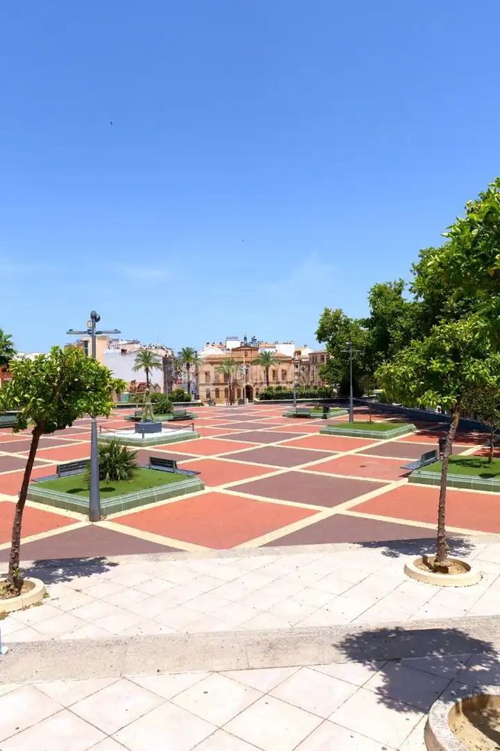 Außenansicht von Einfamilien-Reihenhaus zum Verkauf in Linares