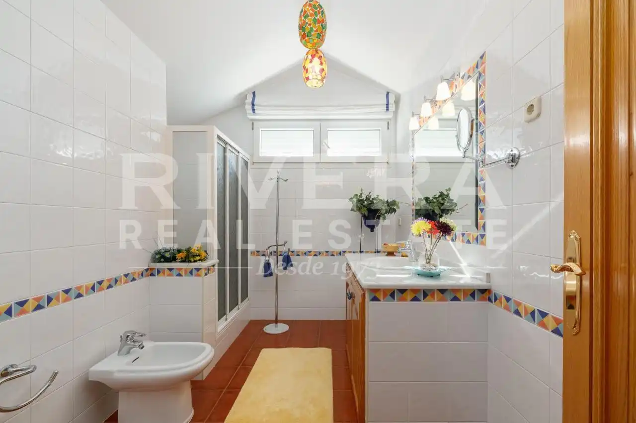 Baño de Casa o chalet en venta en Cangas  con Calefacción, Jardín privado y Amueblado