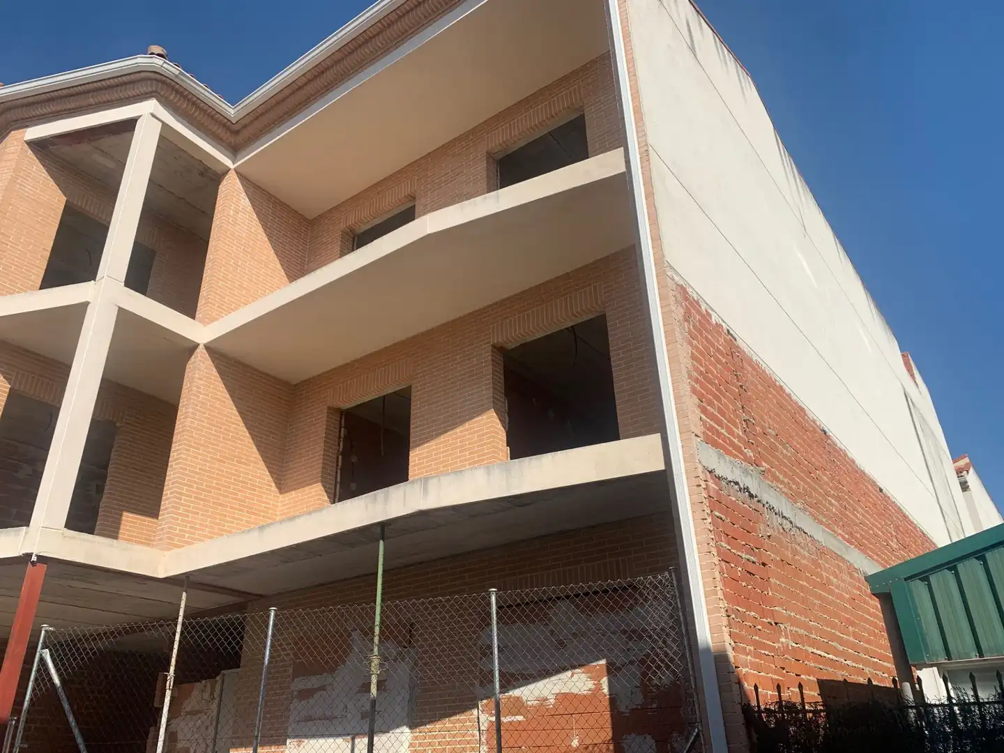 Buildings for sale in LAS PERALERAS, 8, El Tiemblo