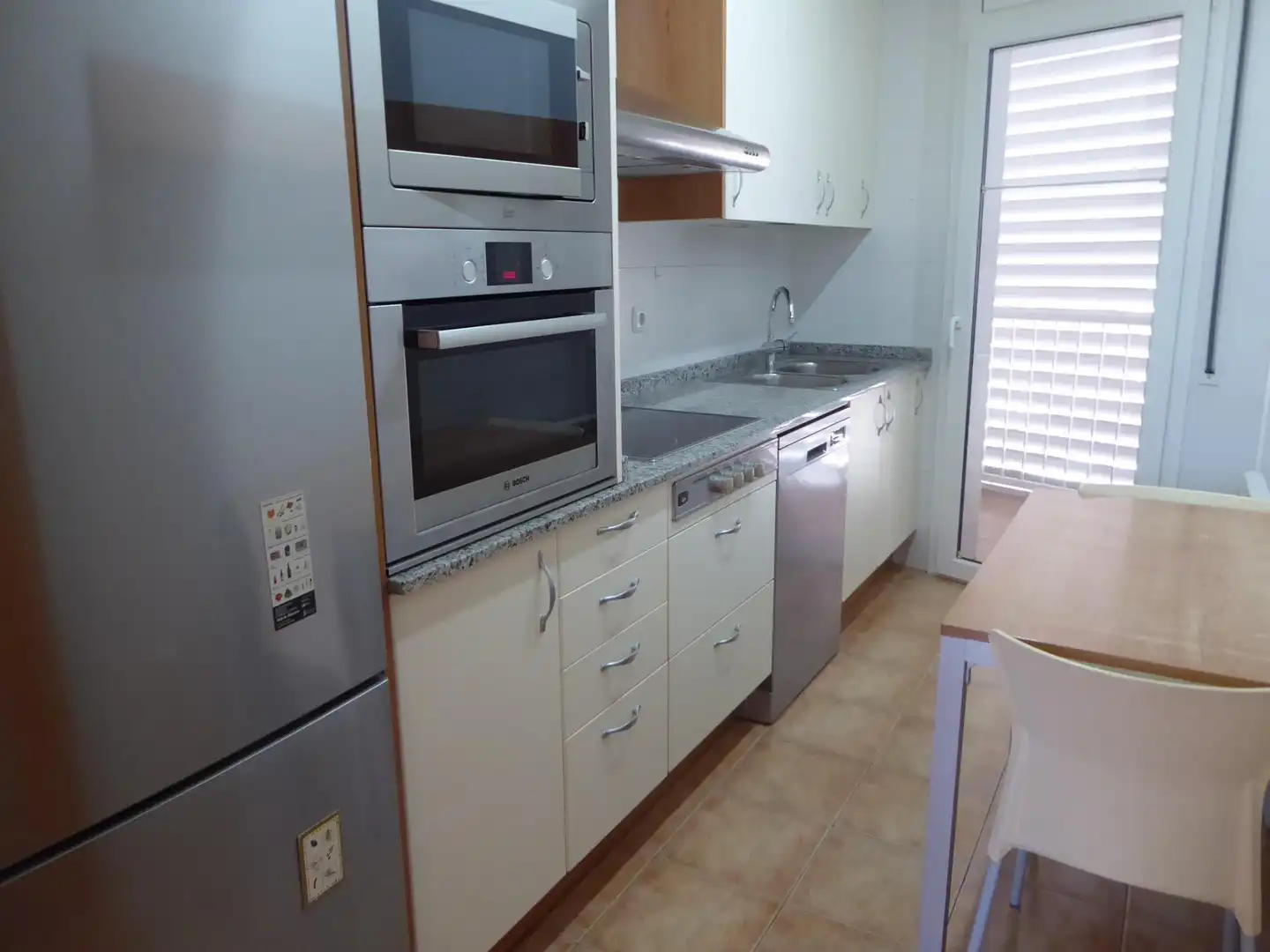 Cocina de Piso de alquiler en Manresa con Aire acondicionado