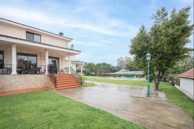 Vista exterior de Casa adosada en venta en Las Rozas de Madrid