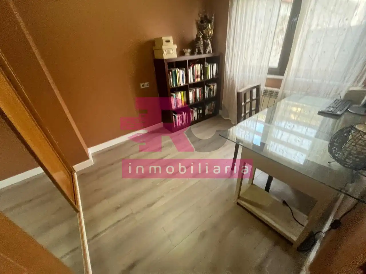 Sala de estar de Casa adosada en venta en Cabrerizos con Calefacción, Jardín privado y Piscina comunitaria