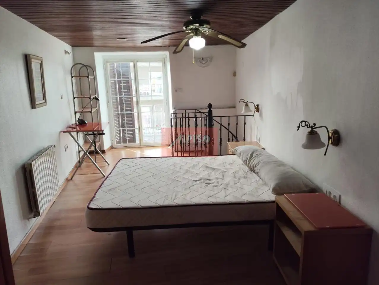 Dormitori de Casa adosada de lloguer en Ourense Capital  amb Calefacció, Moblat i Balcó