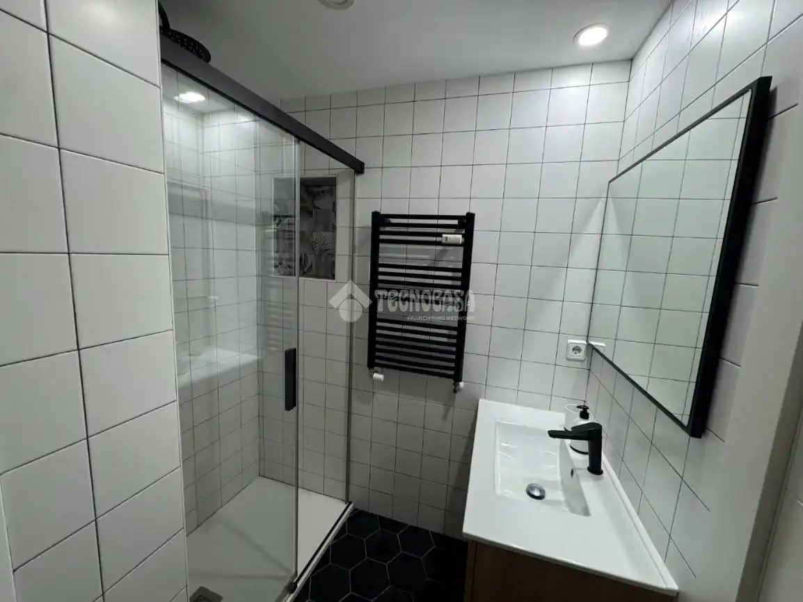 Badezimmer von Wohnung zur Miete in Madrid mit Klimaanlage, Heizung und Parkett