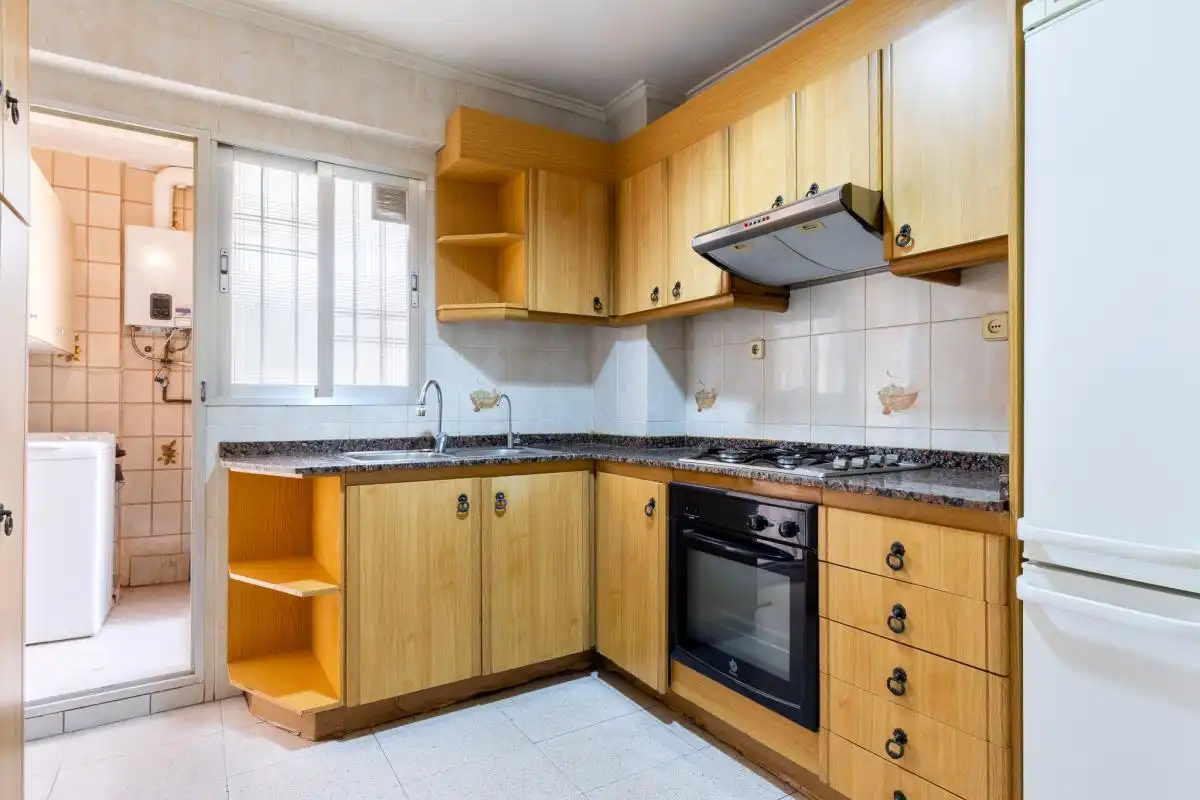 Cocina de Piso en venta en Valencia con Calefacción, Terraza y Balcón