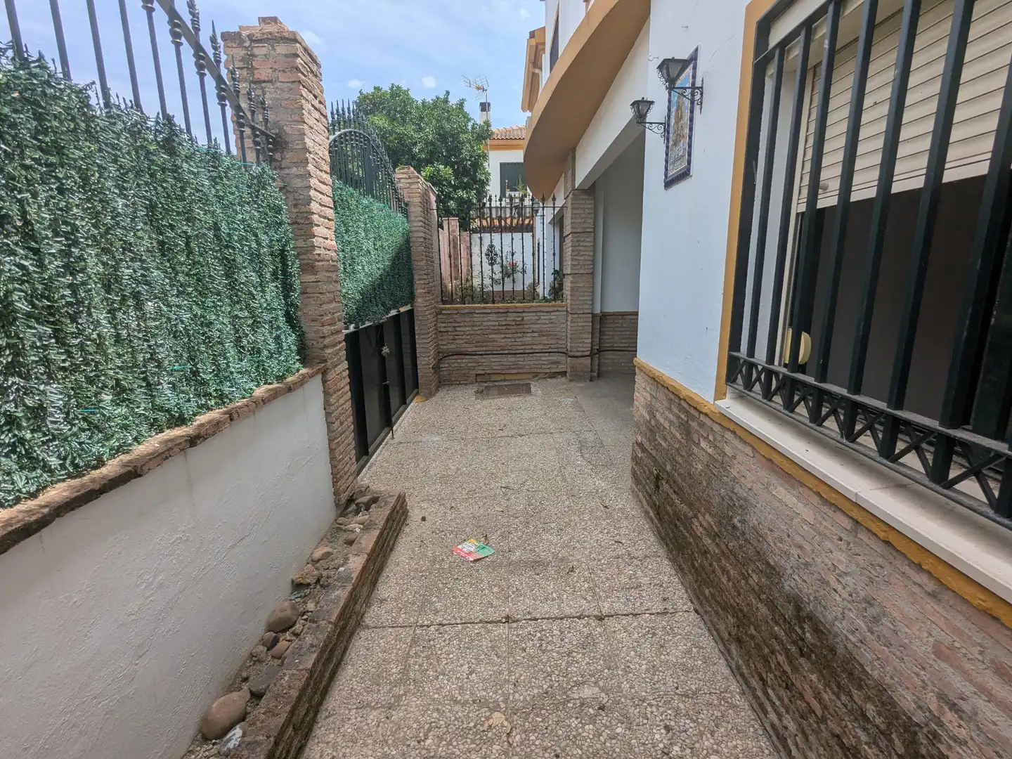 Vista exterior de Casa adosada en venta en Sevilla con Balcón