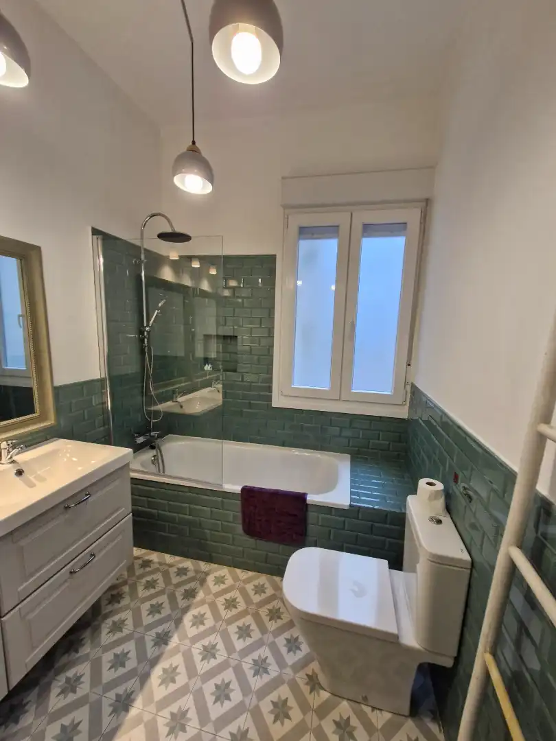 Bathroom of Flat for rent in Bilbao   with Heating, Parquet flooring and Furnished