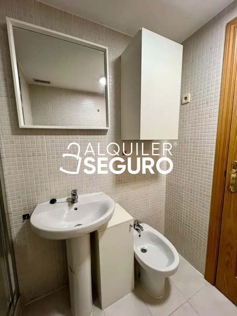 Baño de Piso de alquiler en Madrid con Aire acondicionado, Calefacción y Piscina