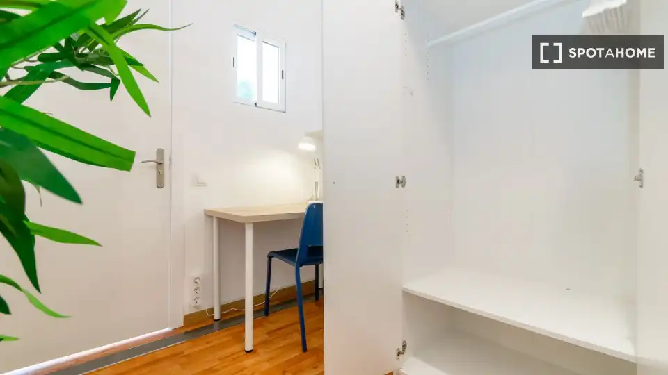 Habitación de Piso para compartir en Barcelona con Aire acondicionado, Calefacción y Amueblado