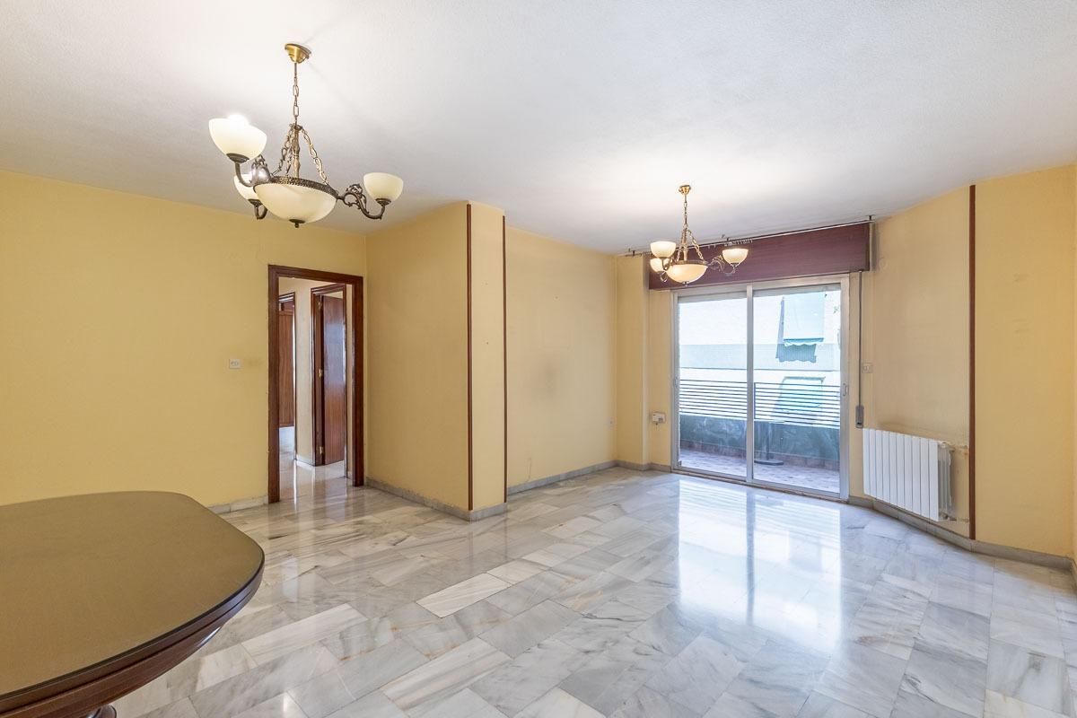 Flat for sale in  Granada Capital  with Heating, Terrace and Balcony