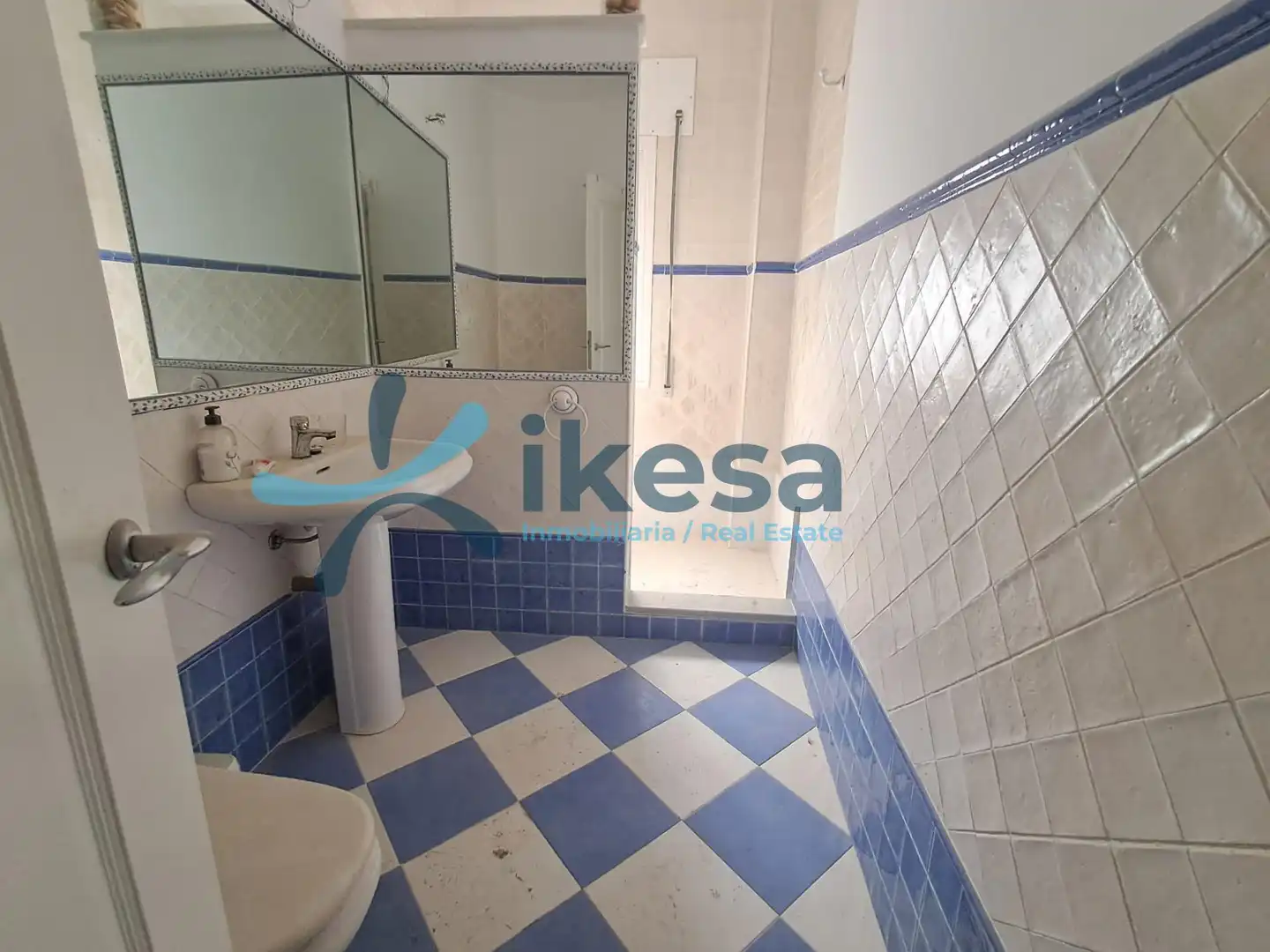 Baño de Piso en venta en Puente Genil con Balcón