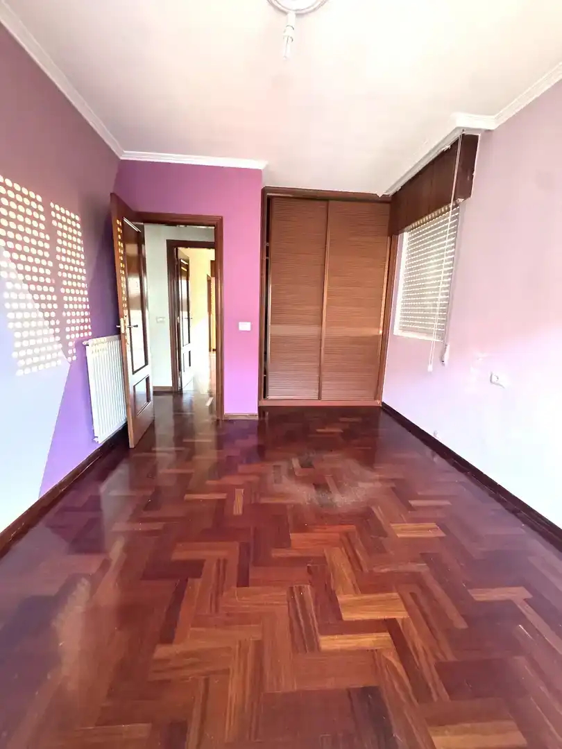Wohnung zum Verkauf in Teo mit Klimaanlage, Schwimmbad und Balkon