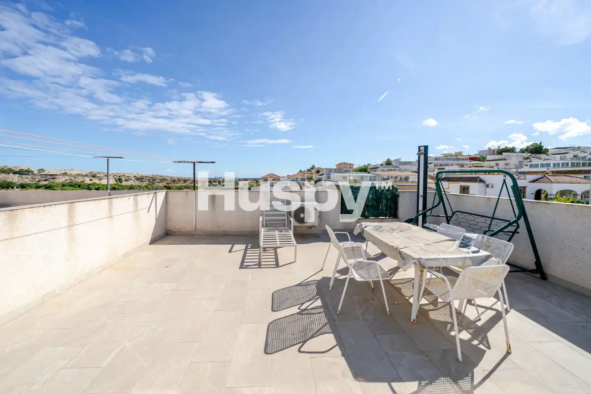 Casa a schiera con balcone in vendita a Calle Alamo
