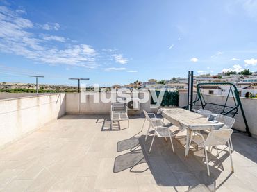Maison mitoyenne avec balcon à vendre à Calle Alamo