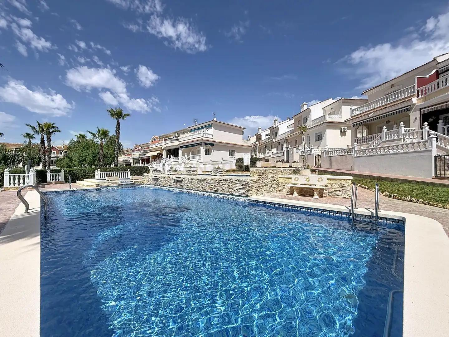 Piscina de Casa adosada en venda en Benijófar amb Aire condicionat i Piscina comunitària