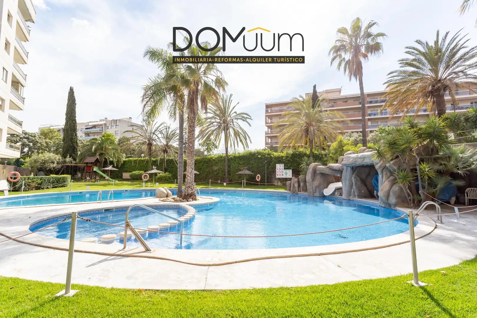 Swimming pool of Flat for sale in Salou  with Air Conditioner, Heating and Furnished