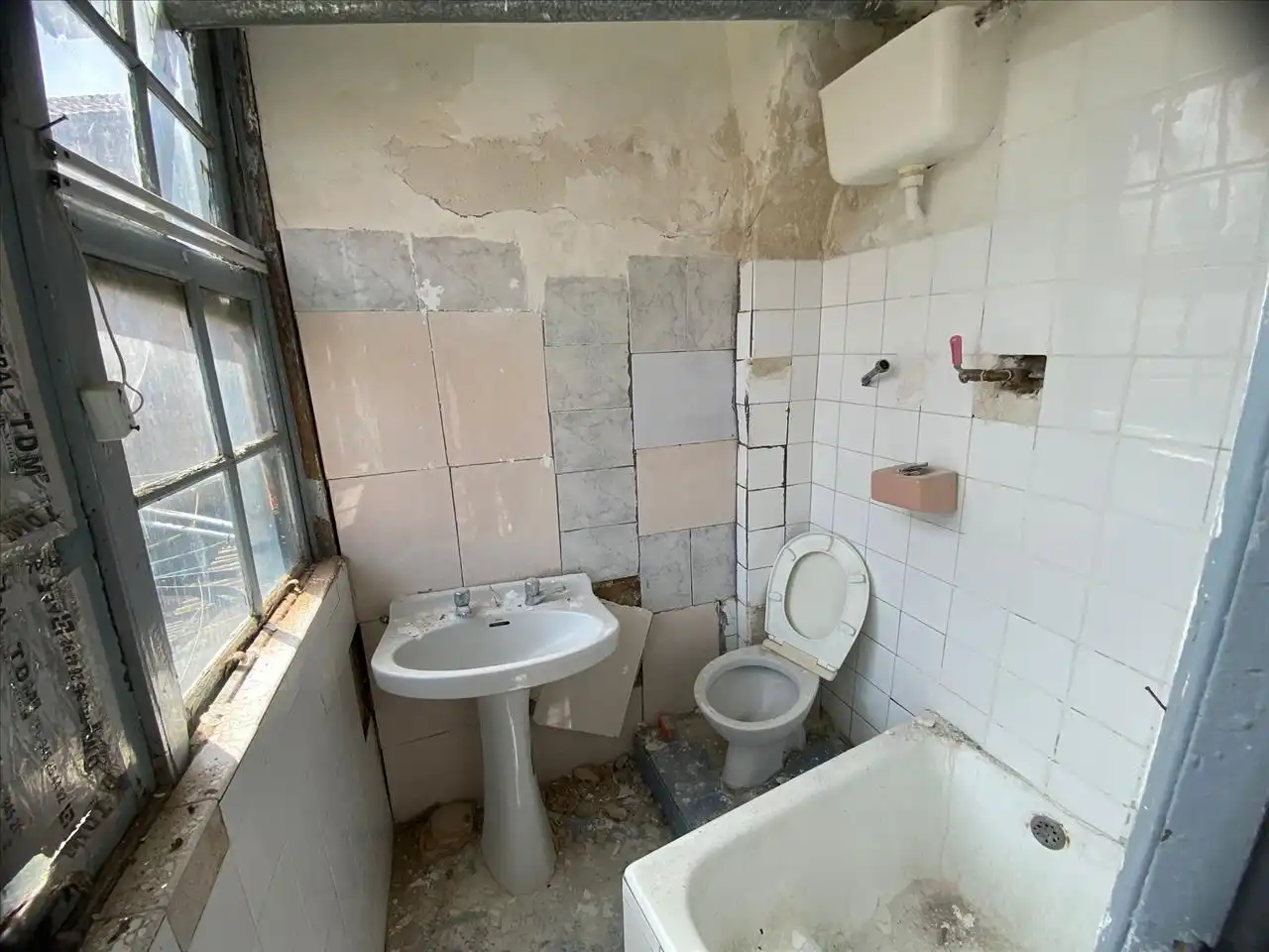 Bathroom of Flat for sale in Miranda de Ebro  with Parquet flooring