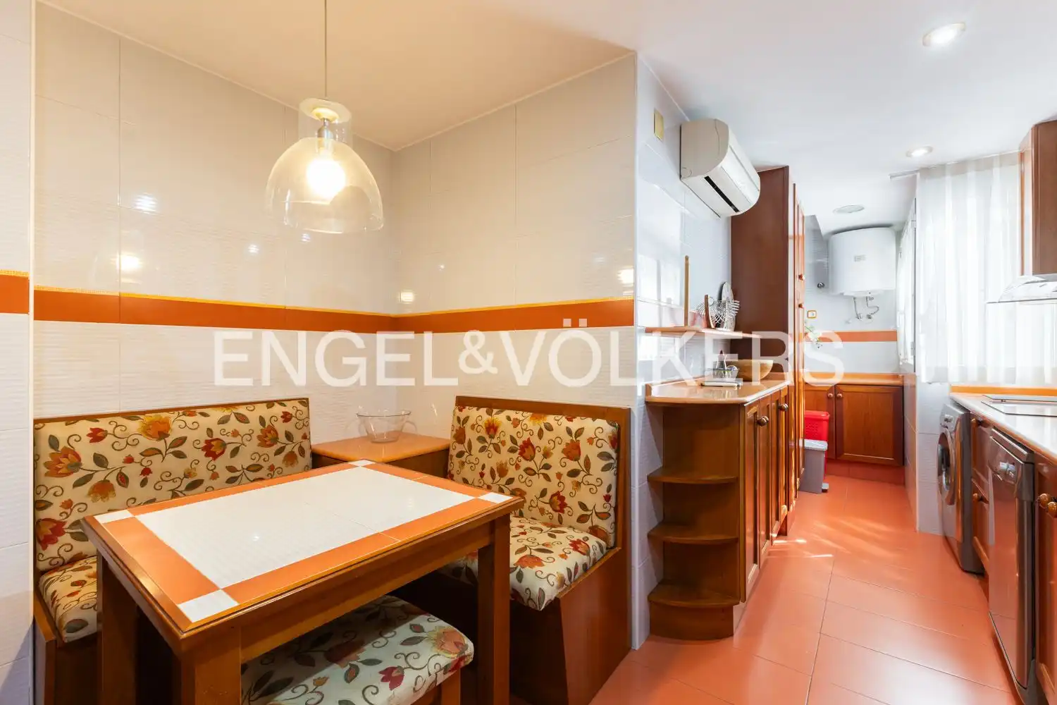 Flat for rent in Valencia  with Air Conditioner, Heating and Storage room