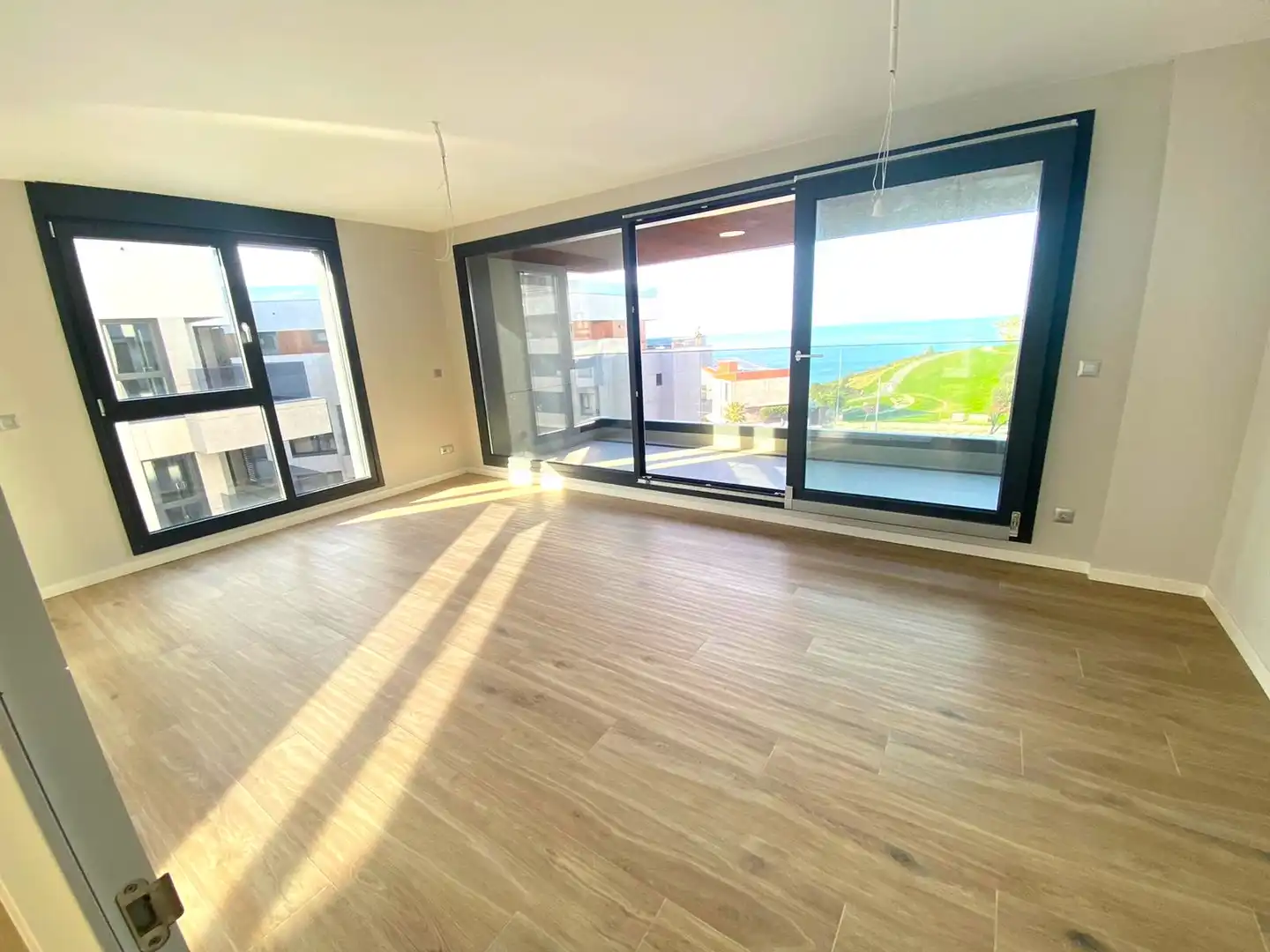 Bedroom of Flat for sale in Castro-Urdiales  with Heating, Parquet flooring and Terrace