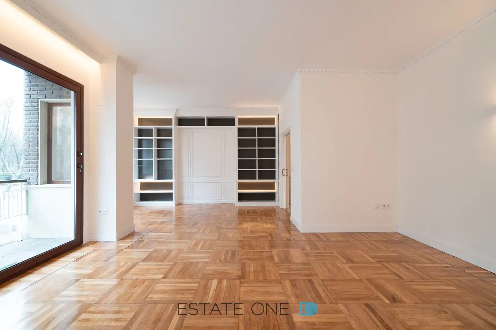 Living room of Flat for rent in Madrid  with Air Conditioner, Heating and Parquet flooring