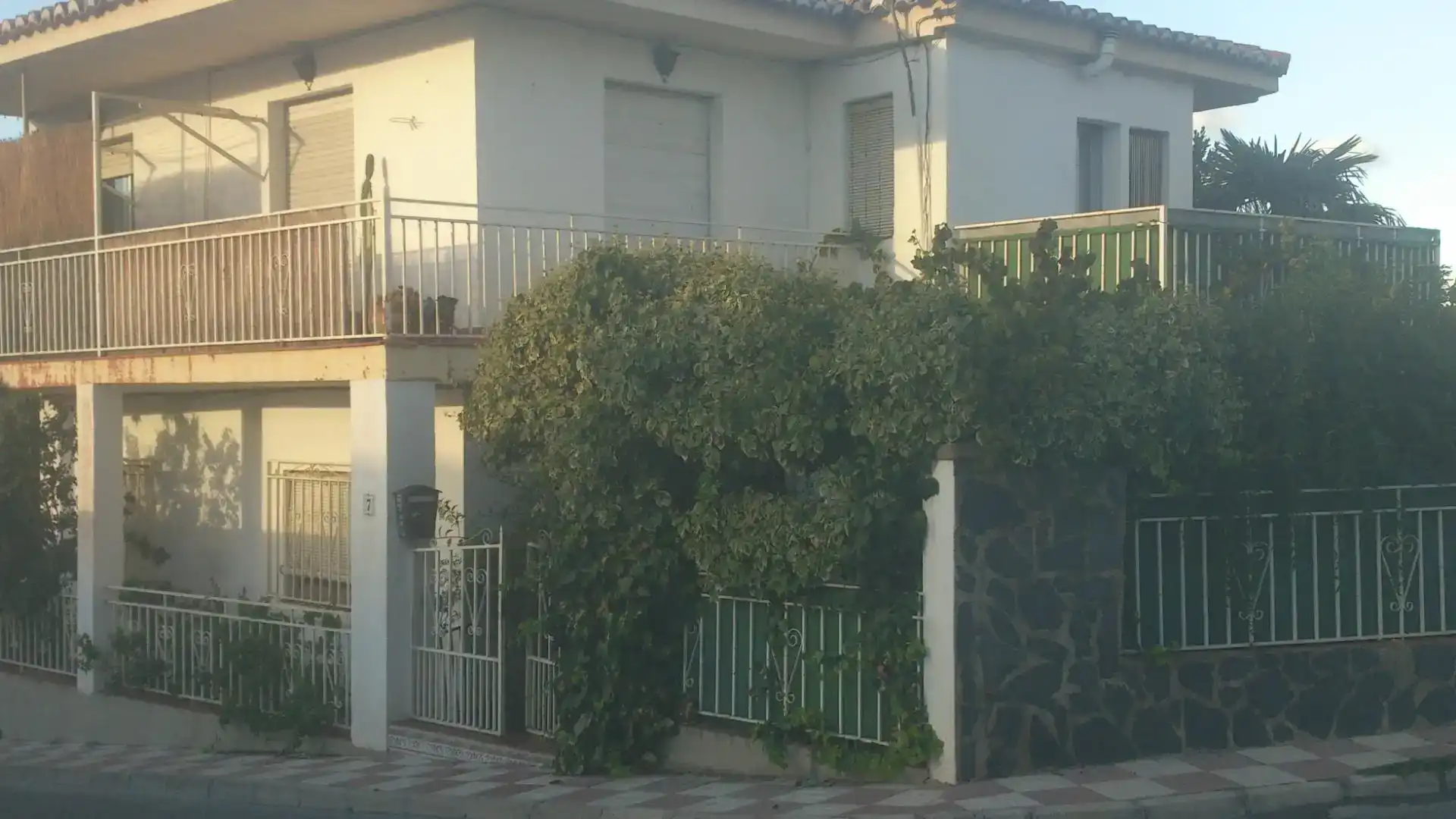 Vista exterior de Casa o xalet en venda en La Zubia Ciudad
