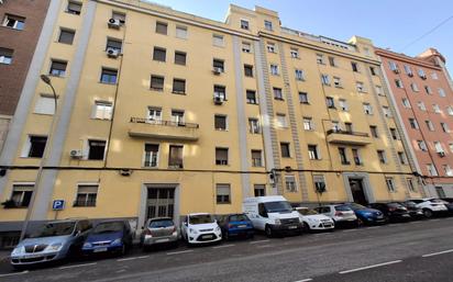 Exterior view of Flat for sale in  Madrid Capital  with Furnished