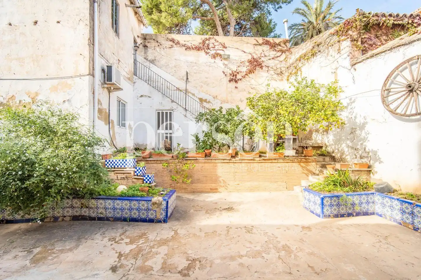 Vista exterior de Casa o xalet en venda en Rocafort amb Aire condicionat, Jardí privat i Terrassa
