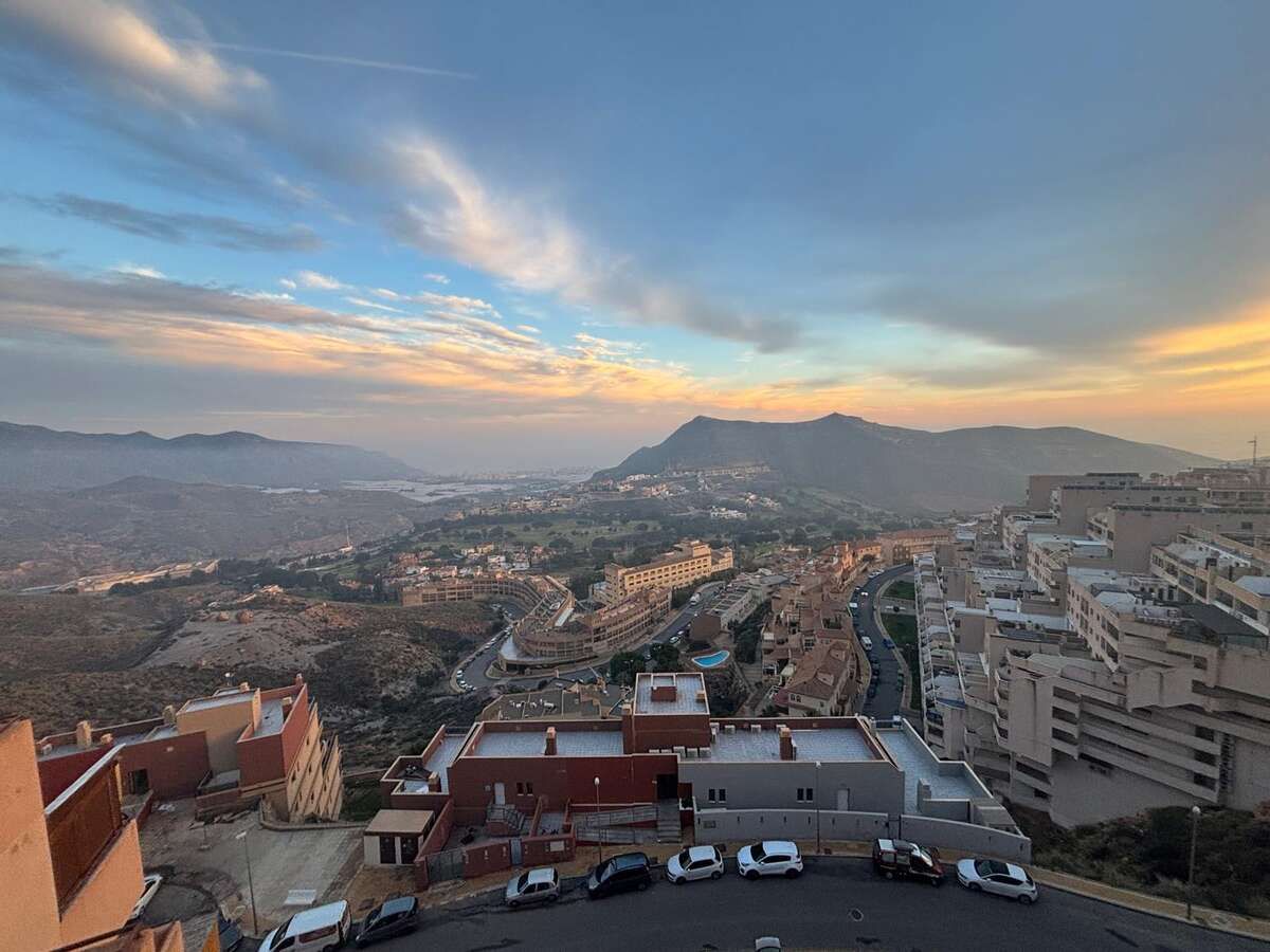 Apartment to rent in Las Encinas, Tahal