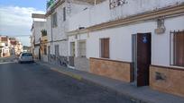 Vista exterior de Casa adosada en venda en Guillena amb Terrassa