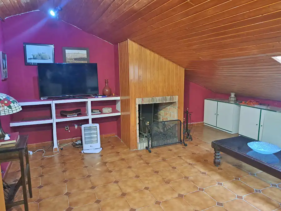 Wohnzimmer von Haus oder Chalet zum Verkauf in Navalagamella mit Heizung, Privatgarten und Parkett