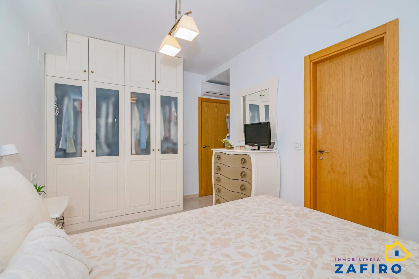 Casa aparellada amb terrassa en venda a Jun, imagen 18