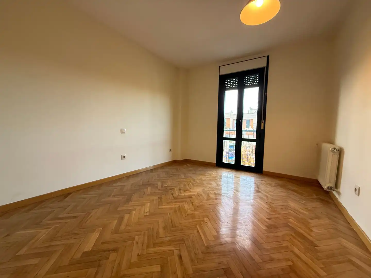 Habitación de Dúplex en venta en Pozuelo de Alarcón con Aire acondicionado, Trastero y Piscina comunitaria