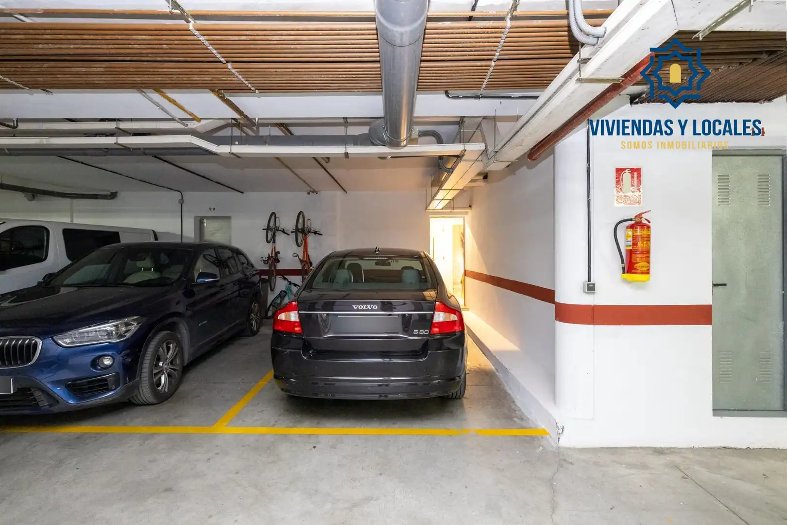 Parking de Casa adosada en venta en Granada con Aire acondicionado, Calefacción y Jardín privado