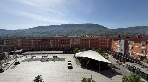 EXCLUSIVA INMOIRAIN  Piso luminoso con balcón y vistas despejadas en pleno centro de Alsasua