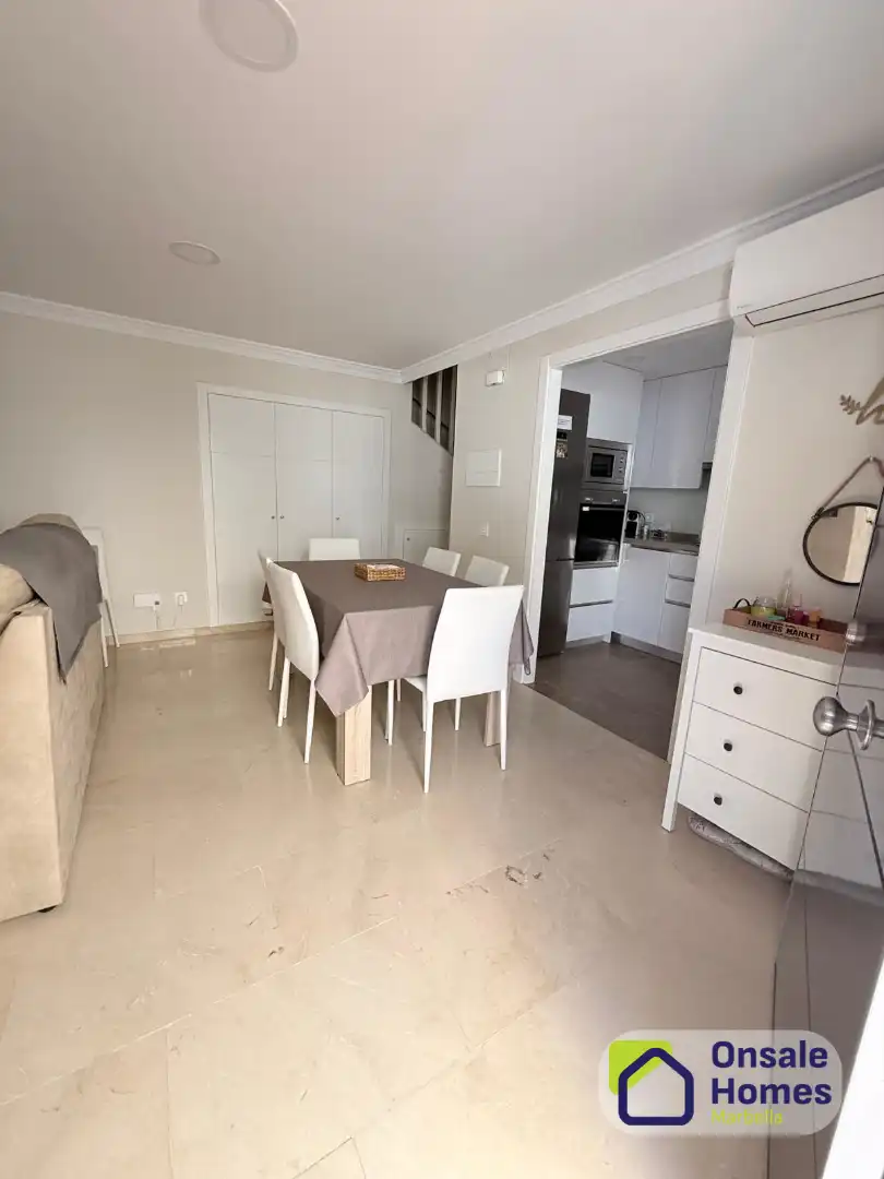 Comedor de Casa adosada de alquiler con opción a compra en Marbella con Terraza, Amueblado y Piscina comunitaria