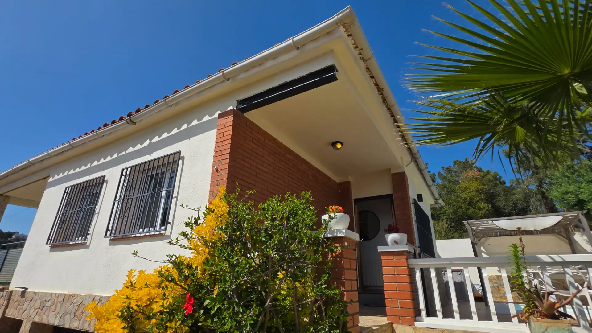 Vista exterior de Casa o xalet en venda en Lloret de Mar amb Aire condicionat, Calefacció i Jardí privat